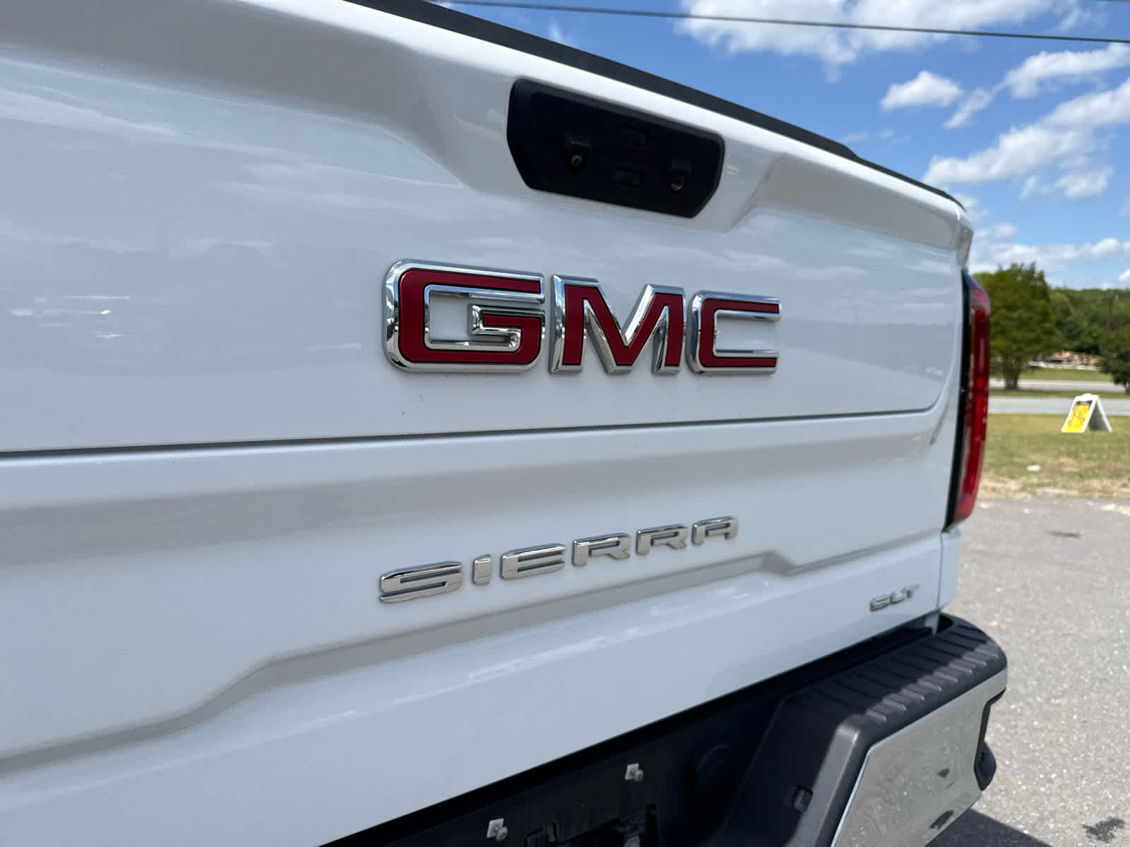 2025 GMC Sierra 1500 2WD Crew Cab Short Box SLT