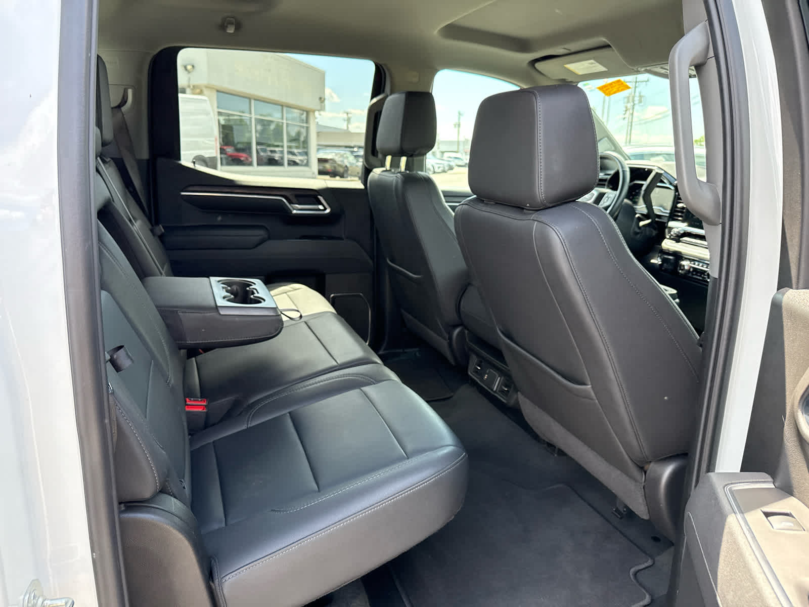 2025 GMC Sierra 1500 2WD Crew Cab Short Box SLT