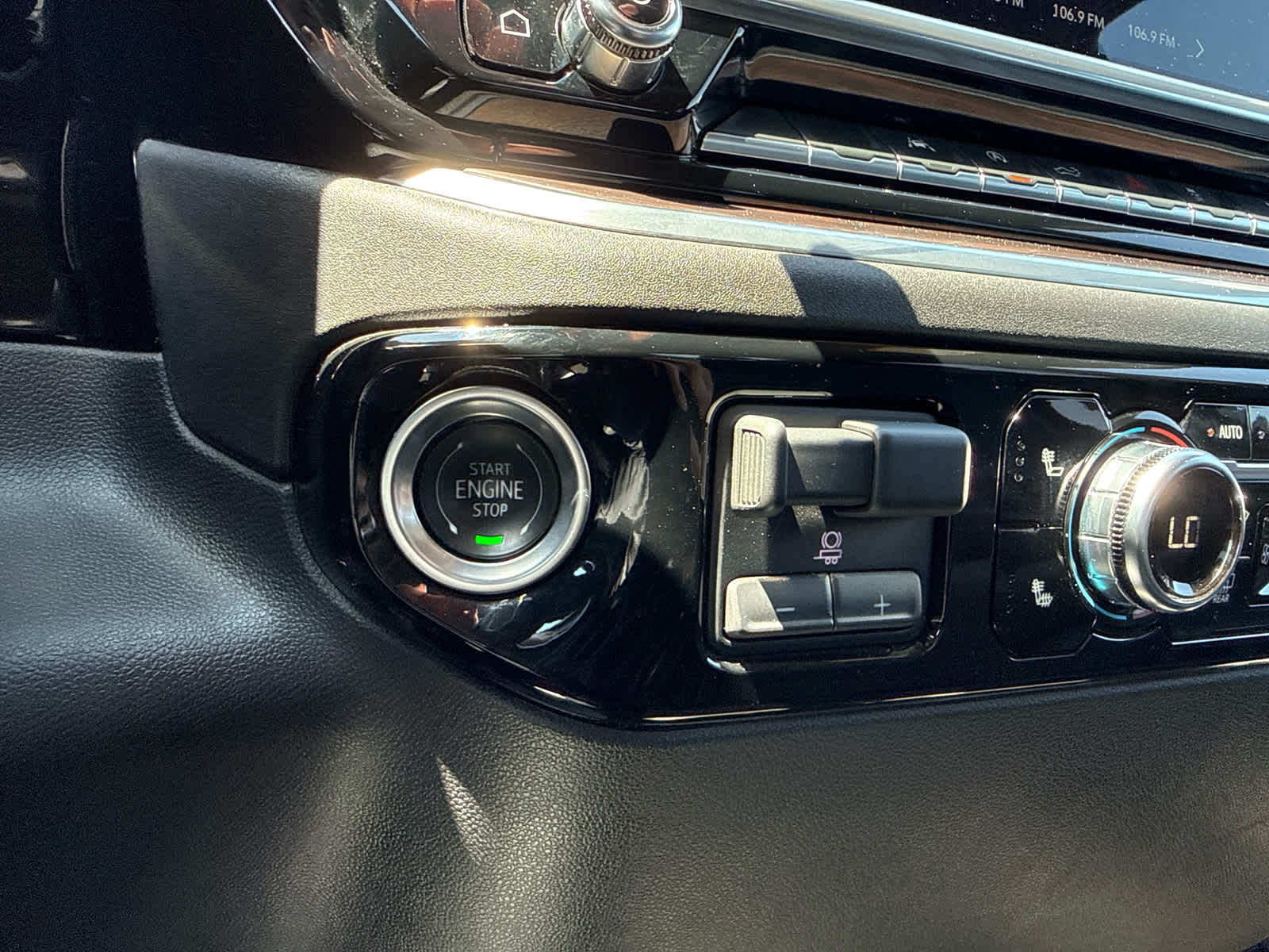 2025 GMC Sierra 1500 2WD Crew Cab Short Box SLT