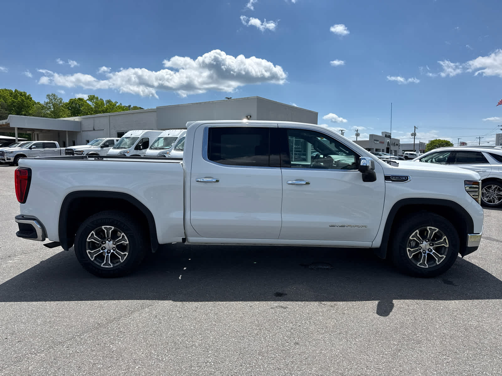 2025 GMC Sierra 1500 2WD Crew Cab Short Box SLT