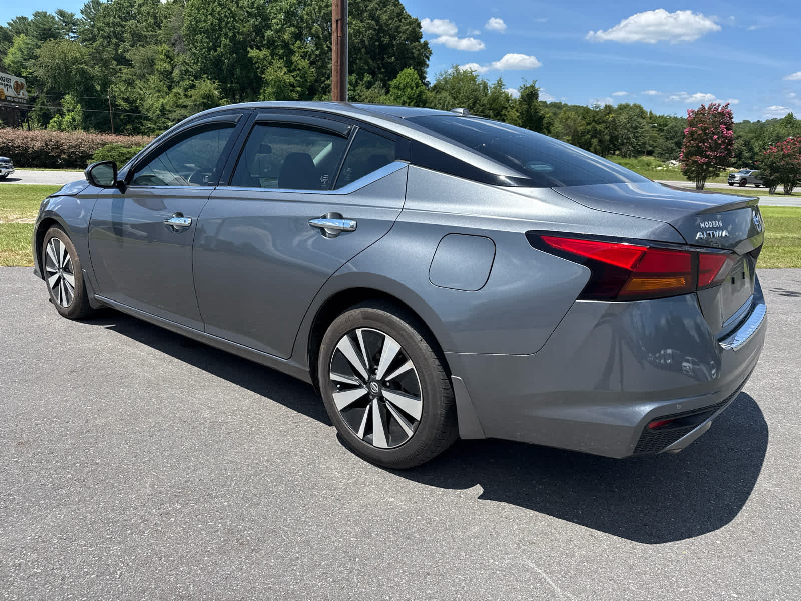 2022 Nissan Altima SL FWD