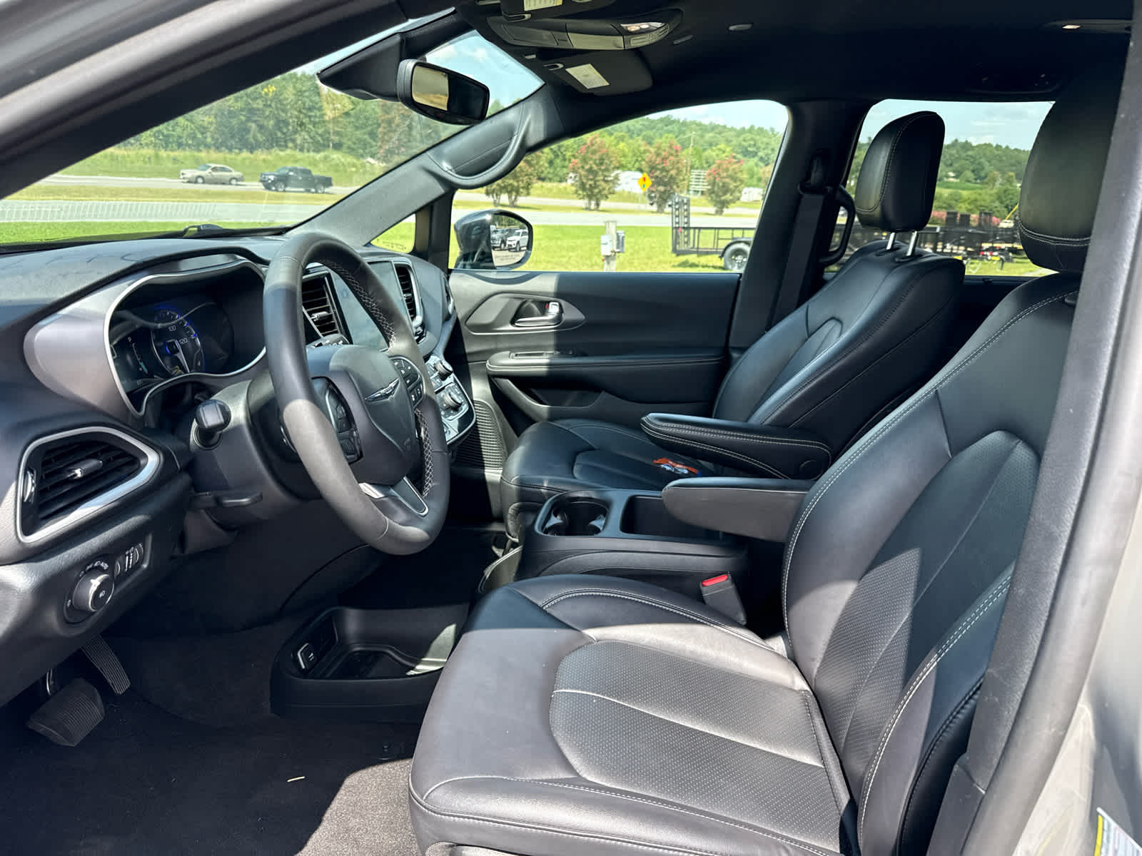 2025 Chrysler Pacifica Select