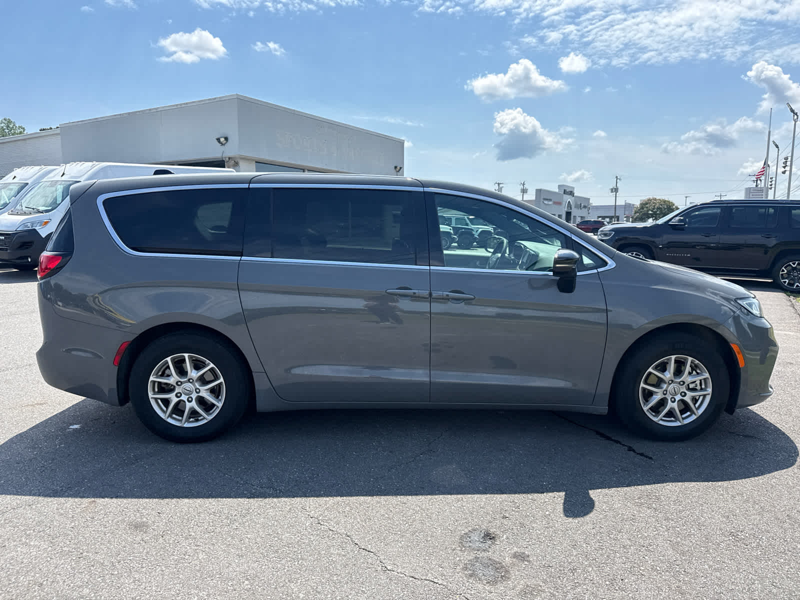 2025 Chrysler Pacifica Select