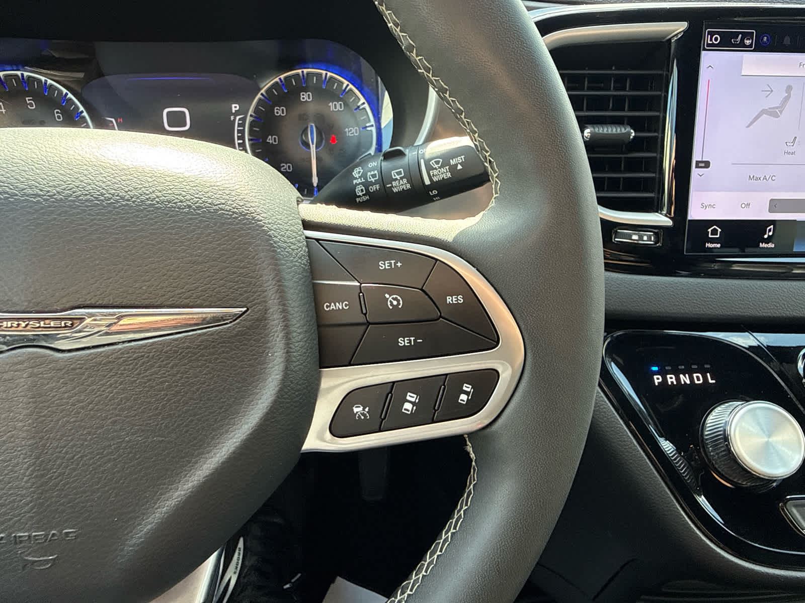 2025 Chrysler Pacifica Select