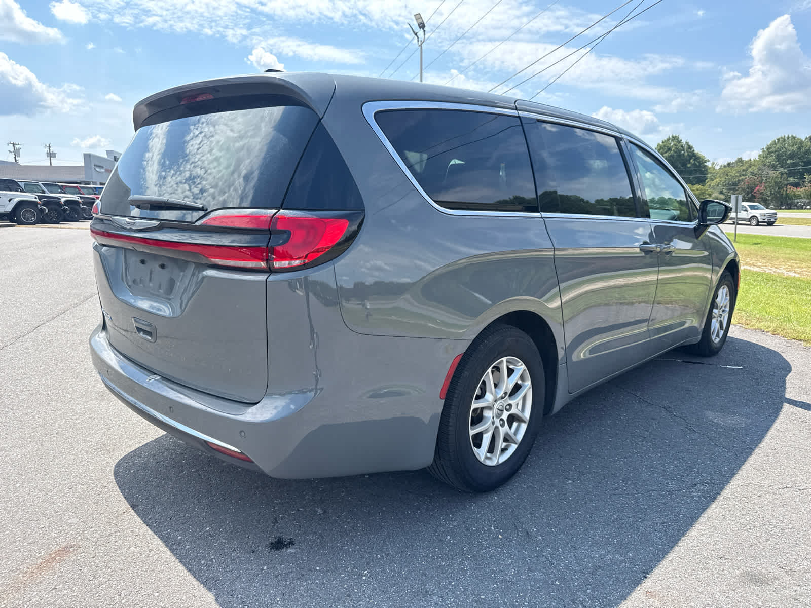 2025 Chrysler Pacifica Select