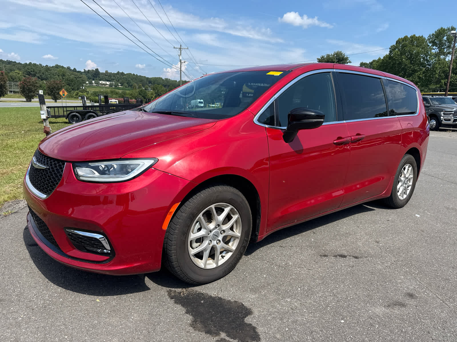2025 Chrysler Pacifica Select