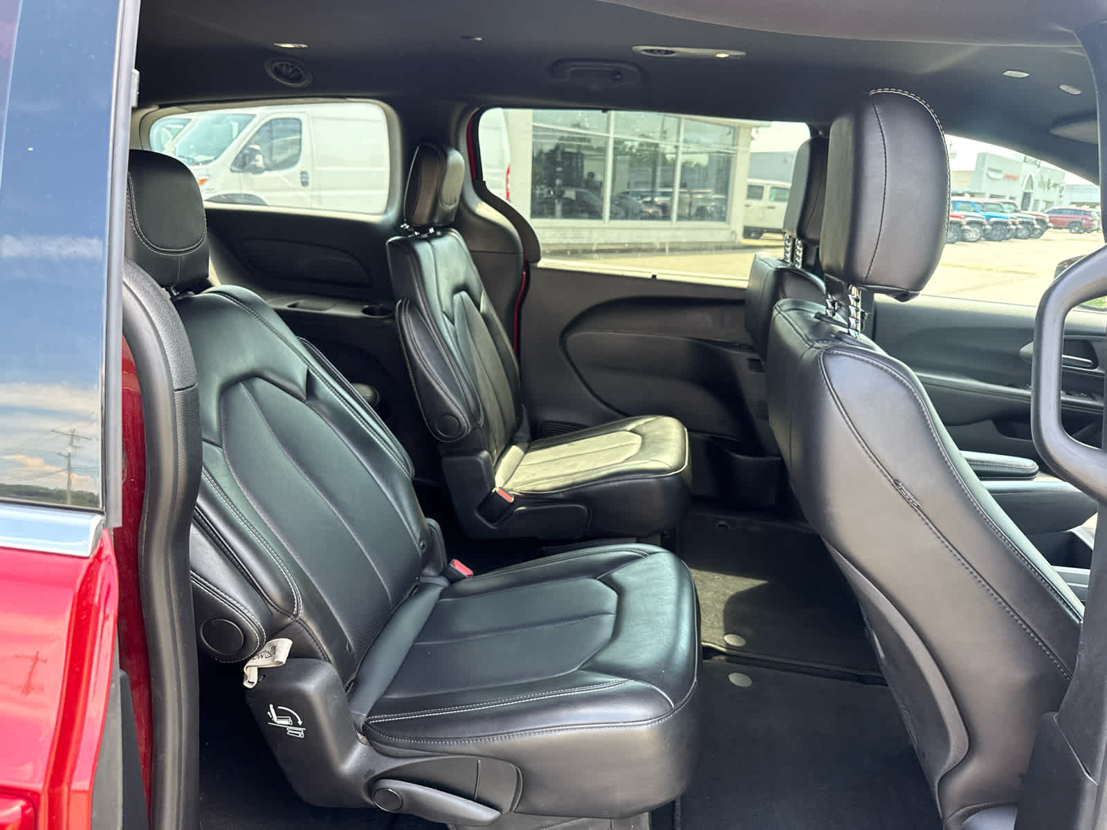 2025 Chrysler Pacifica Select