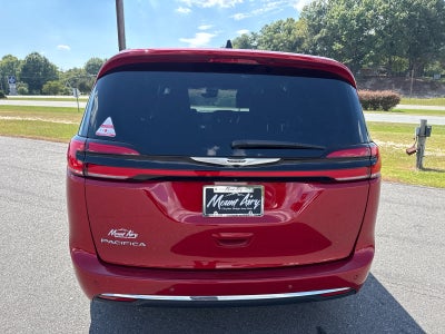 2025 Chrysler Pacifica Select