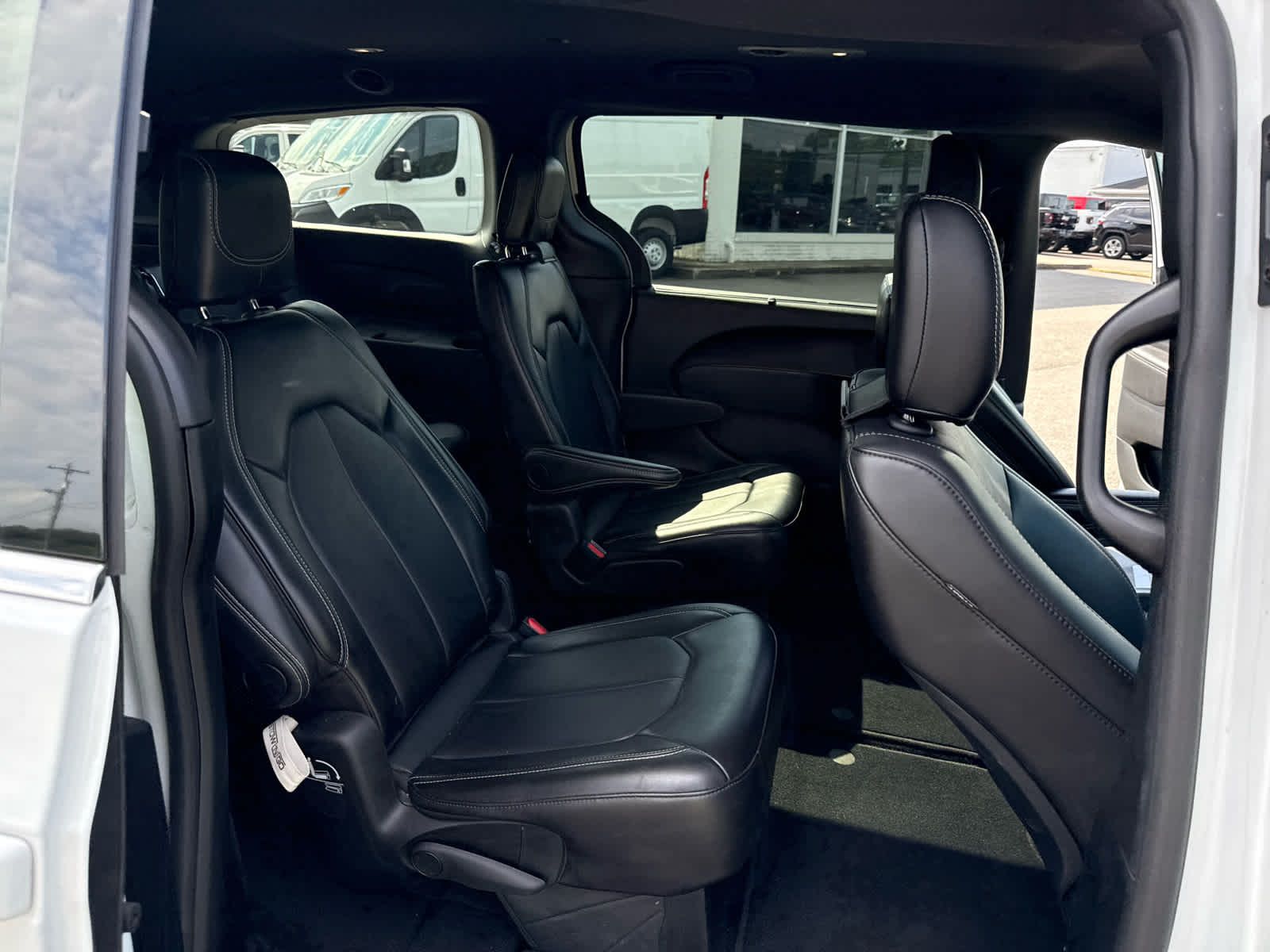 2025 Chrysler Pacifica Select