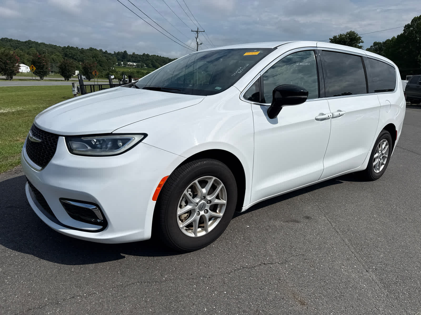 2025 Chrysler Pacifica Select