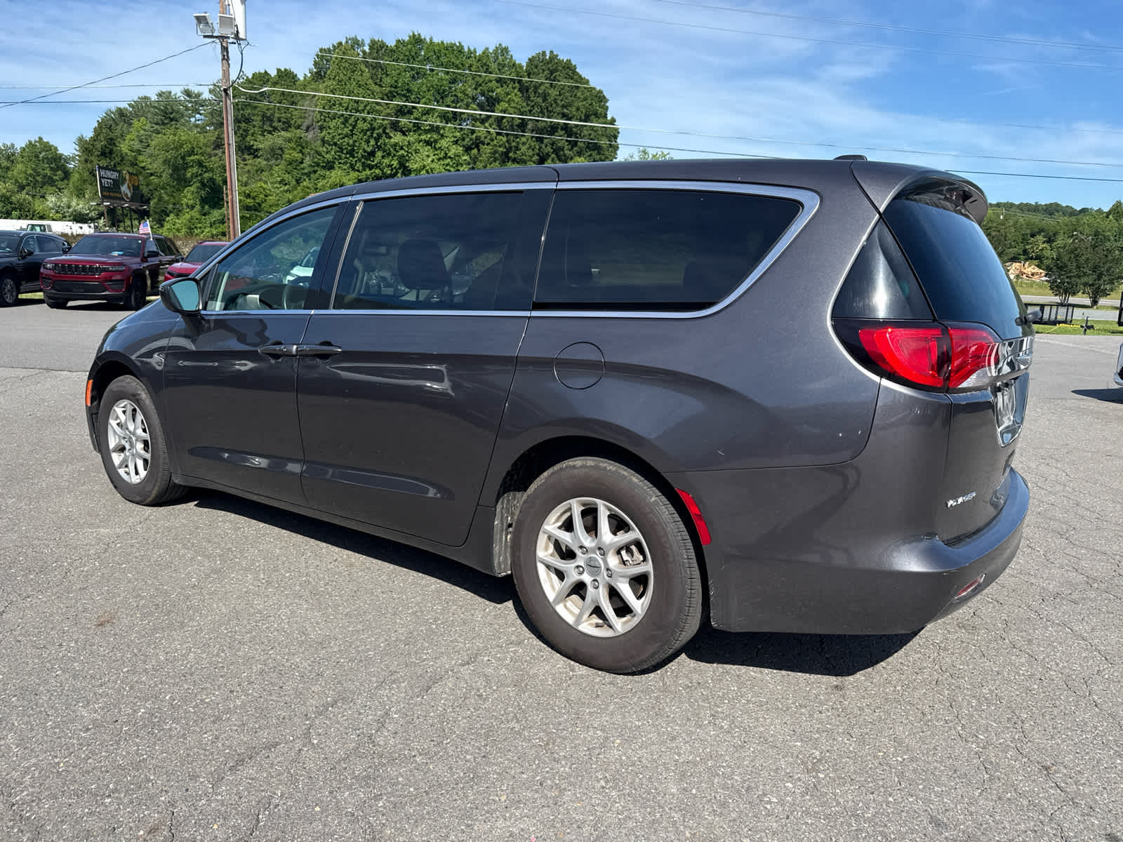 2023 Chrysler Voyager LX