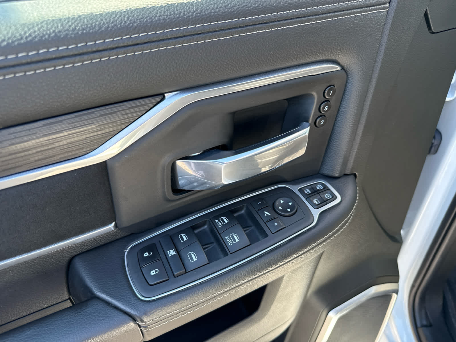 2024 RAM 3500 Laramie Crew Cab 4x4 8' Box