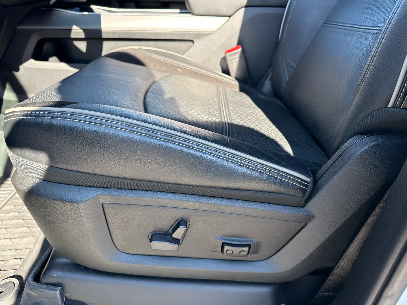 2024 RAM 3500 Laramie Crew Cab 4x4 8' Box