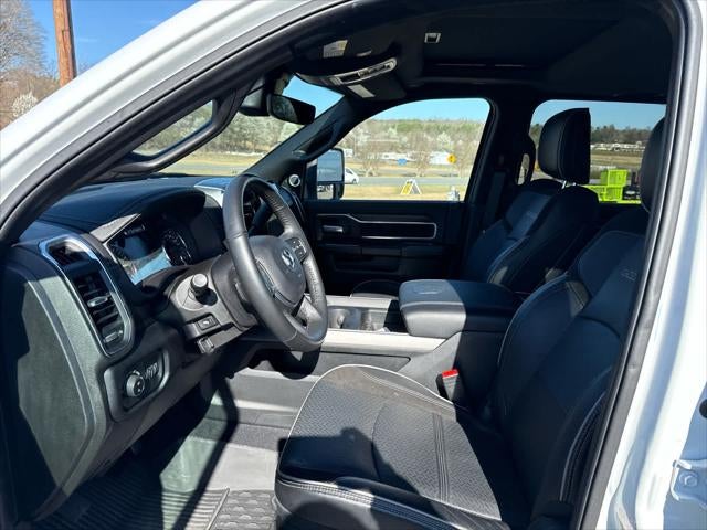 2024 RAM 3500 Laramie Crew Cab 4x4 8' Box