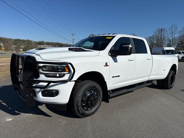 2024 RAM 3500 Laramie Crew Cab 4x4 8' Box