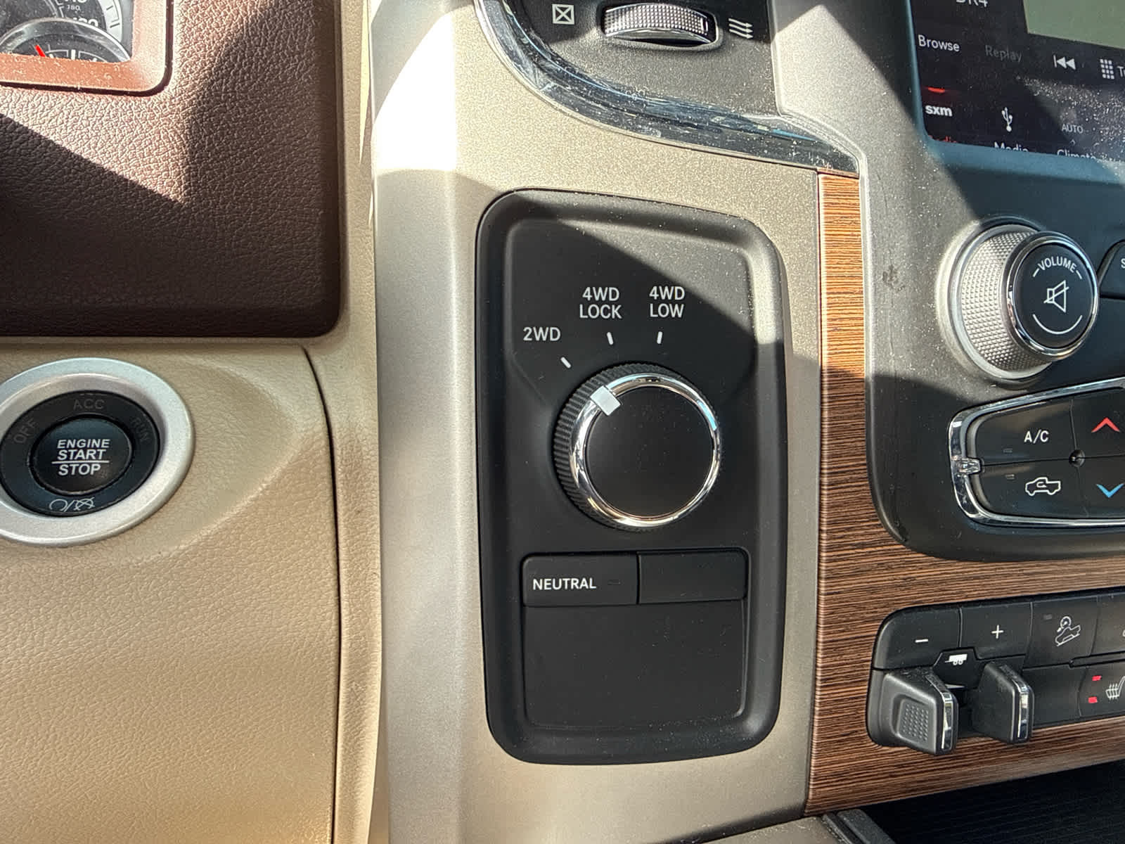 2018 RAM 2500 Laramie Crew Cab 4x4 6'4' Box