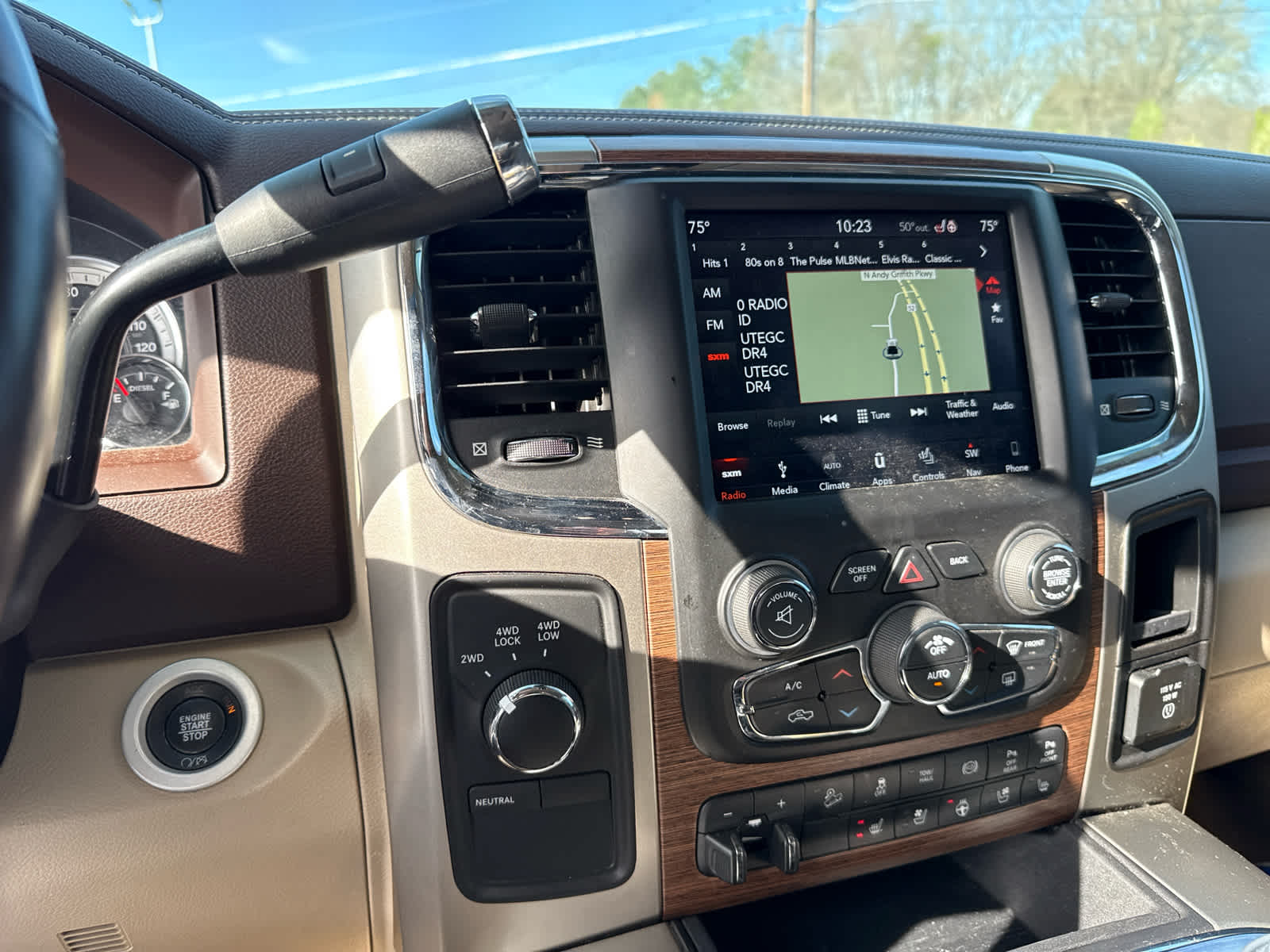 2018 RAM 2500 Laramie Crew Cab 4x4 6'4' Box