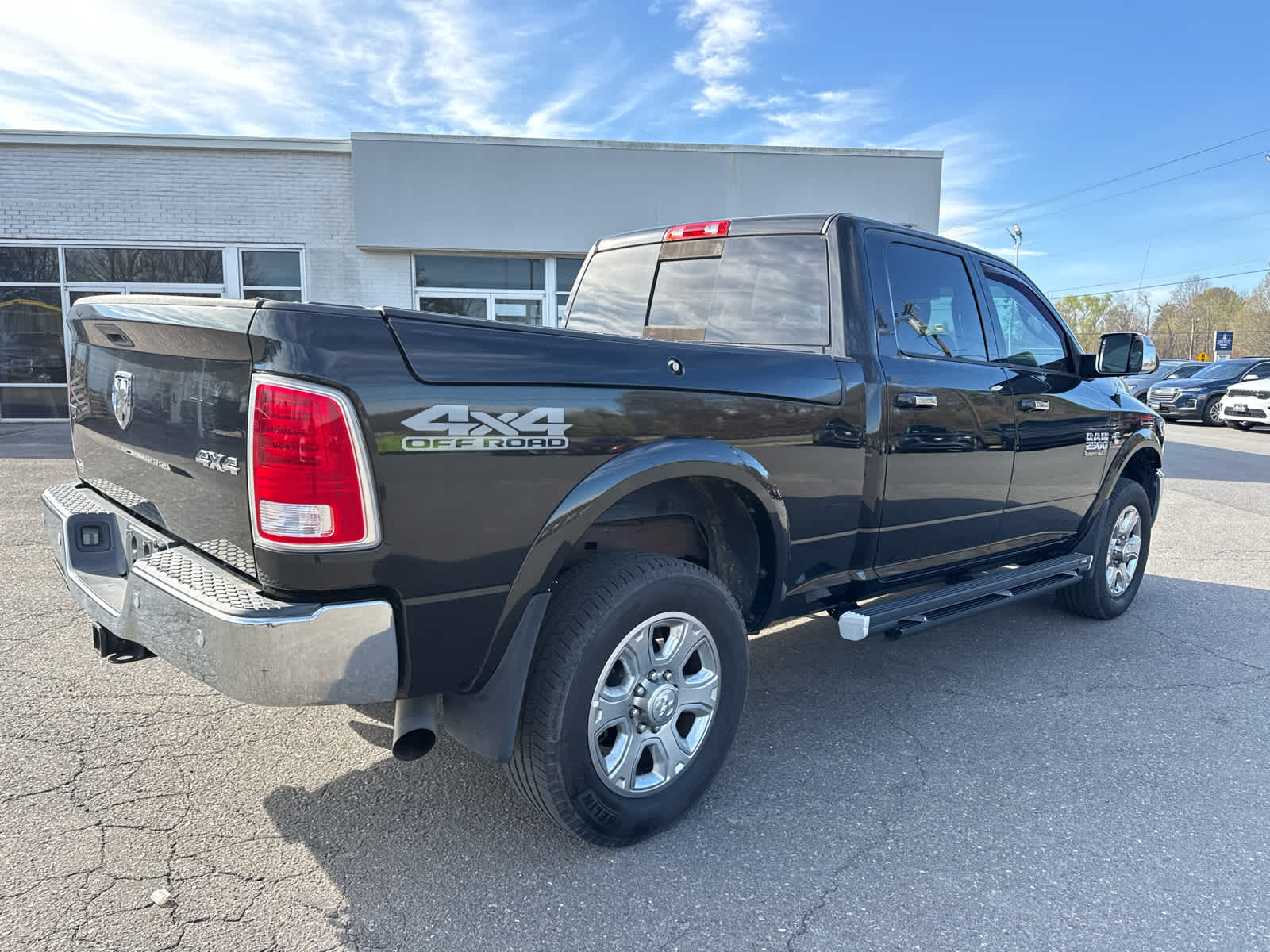 2018 RAM 2500 Laramie Crew Cab 4x4 6'4' Box
