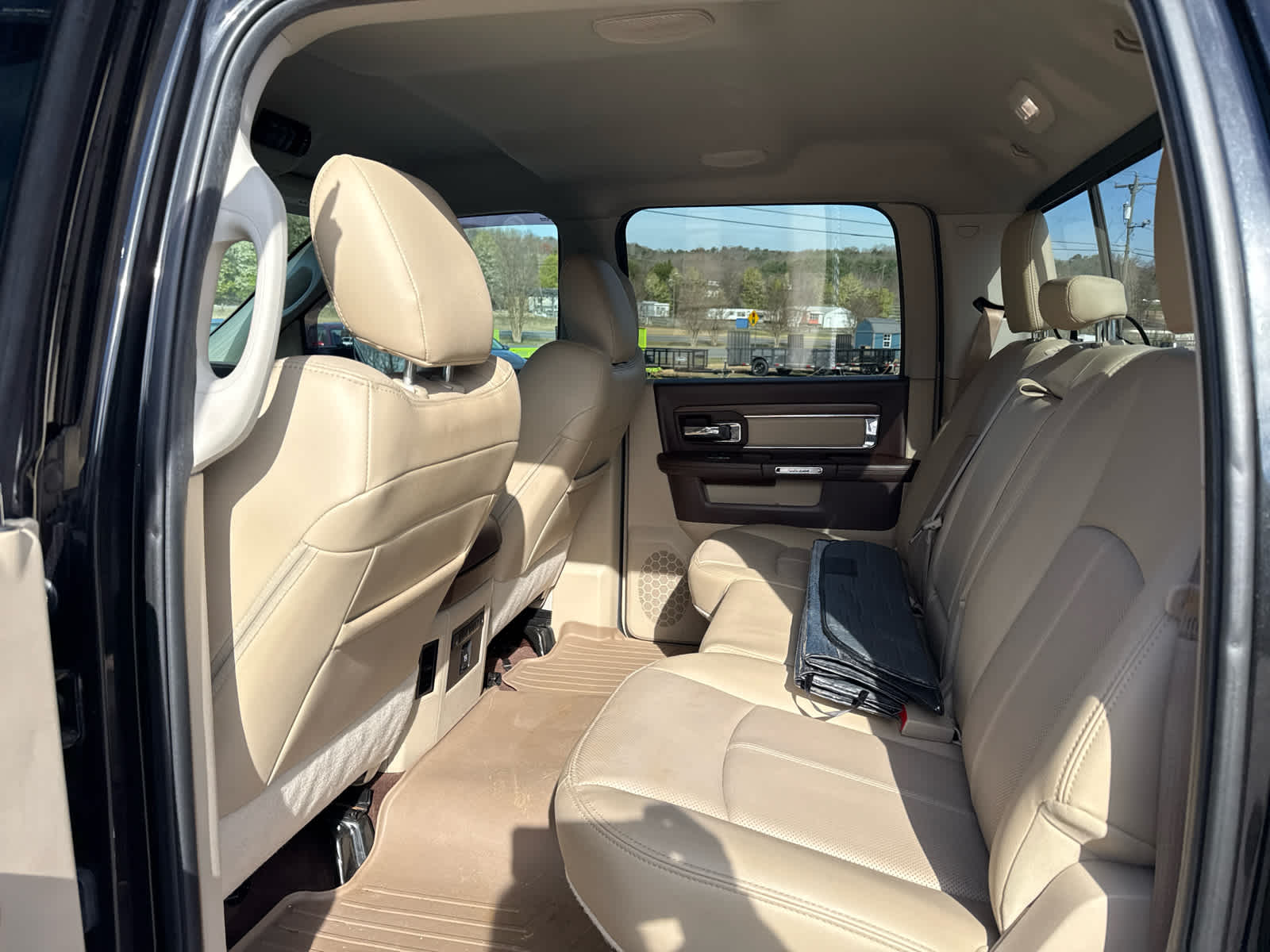 2018 RAM 2500 Laramie Crew Cab 4x4 6'4' Box