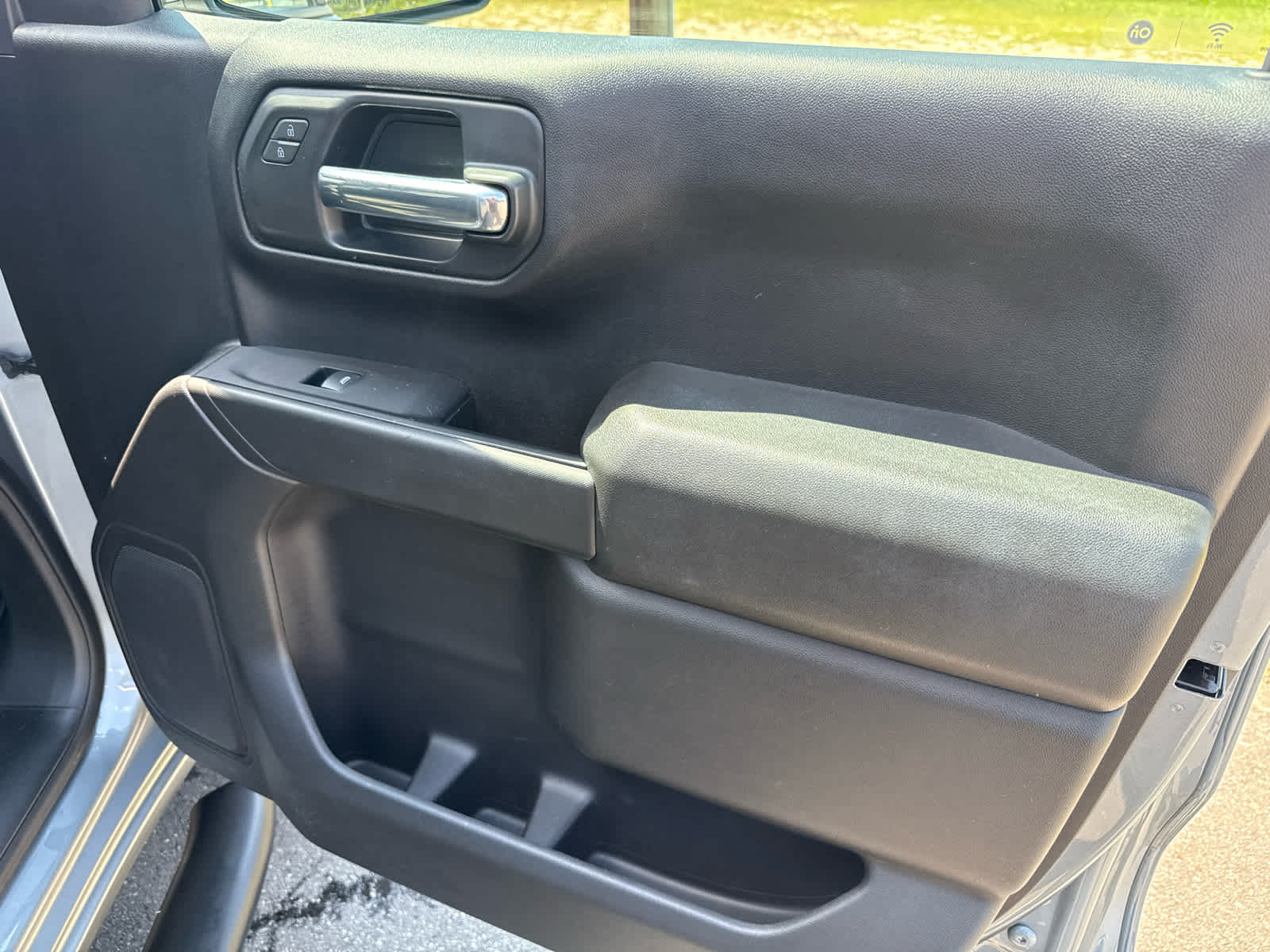 2023 Chevrolet Silverado 1500 4WD Crew Cab Short Bed Custom