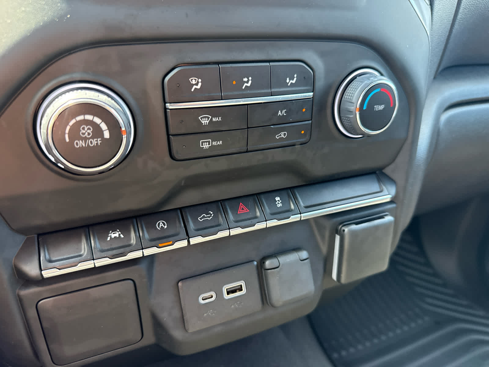2023 Chevrolet Silverado 1500 4WD Crew Cab Short Bed Custom