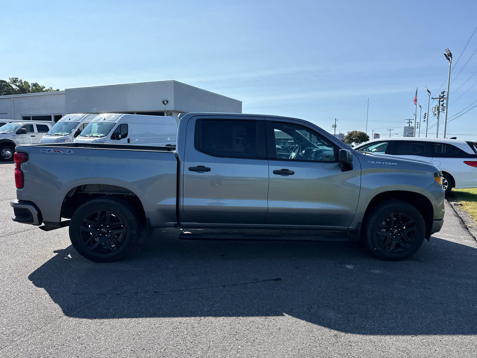 2023 Chevrolet Silverado 1500 4WD Crew Cab Short Bed Custom