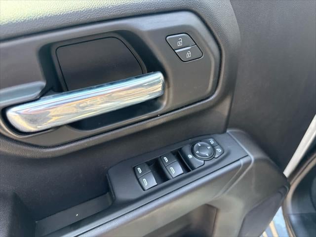 2023 Chevrolet Silverado 1500 4WD Crew Cab Short Bed Custom