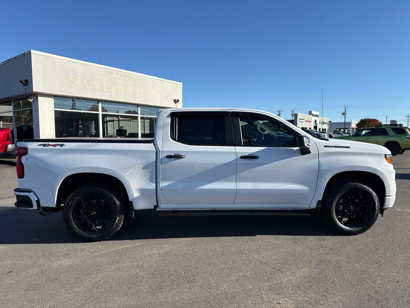 2024 Chevrolet Silverado 1500 4WD Crew Cab Short Bed Custom