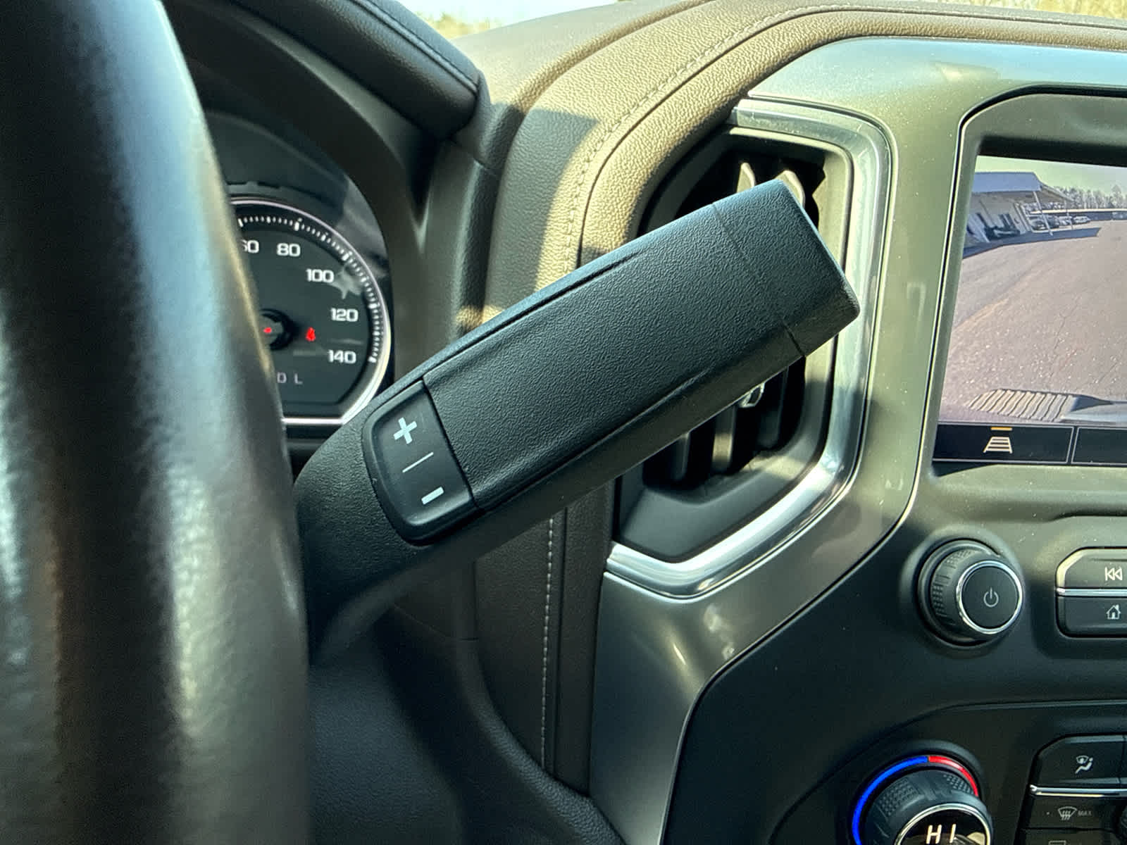 2021 Chevrolet Silverado 1500 4WD Crew Cab Short Bed LTZ