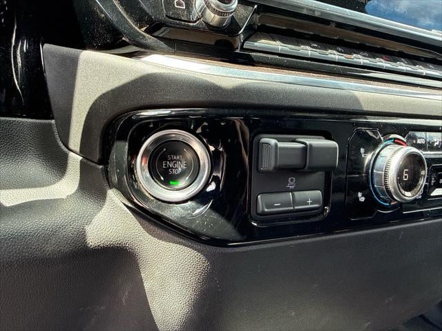 2025 GMC Sierra 1500 2WD Crew Cab Short Box SLT