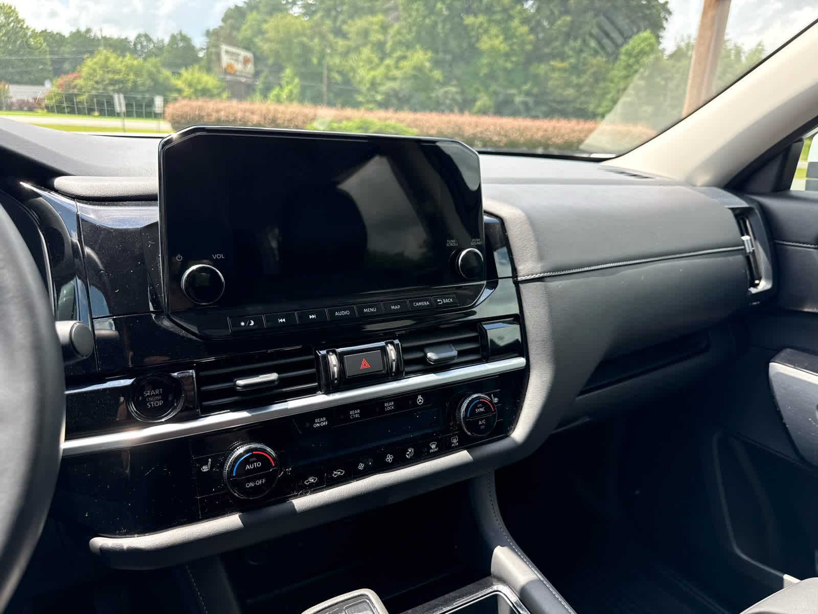 2025 Nissan Pathfinder SL FWD