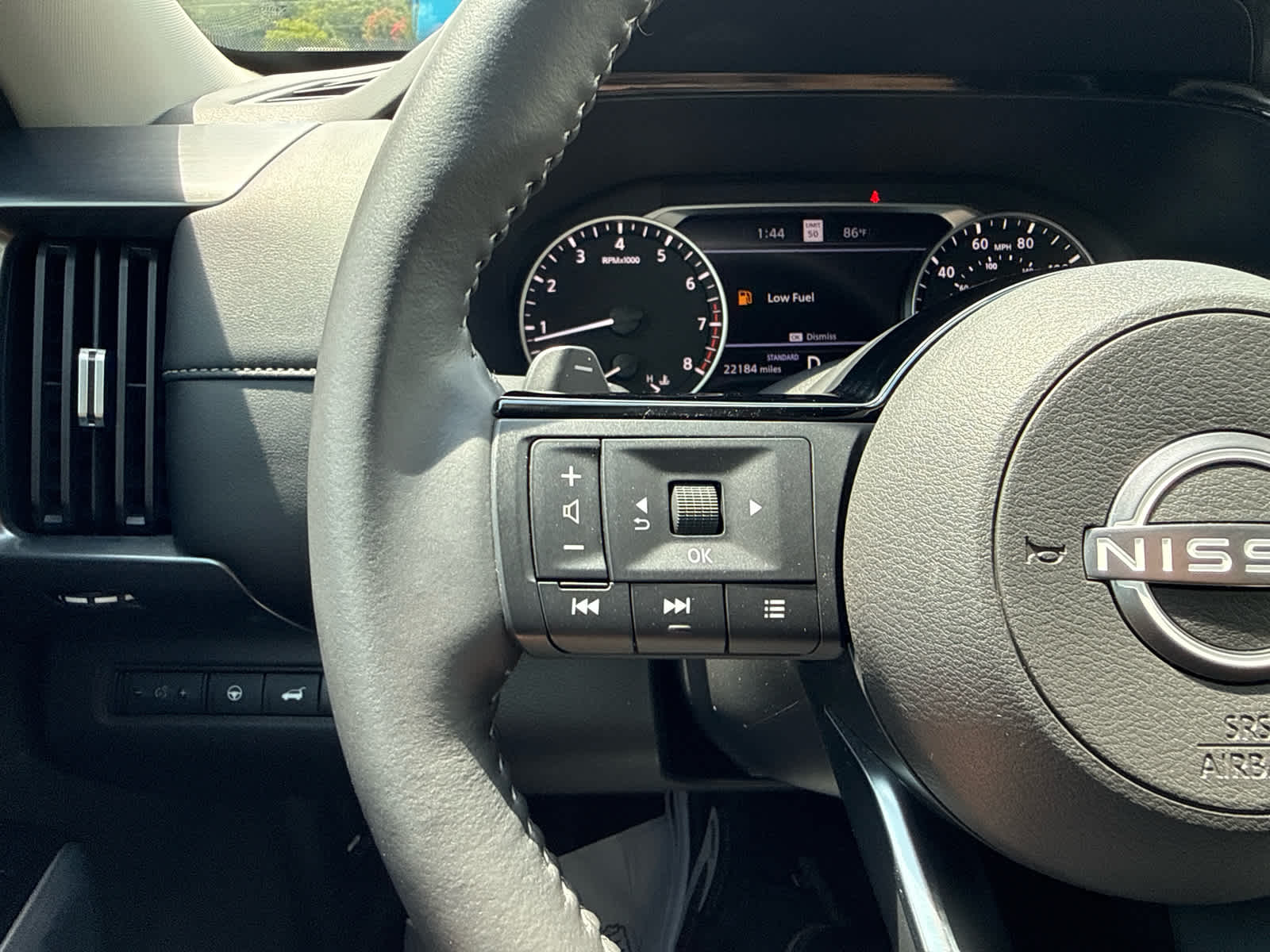 2025 Nissan Pathfinder SL FWD