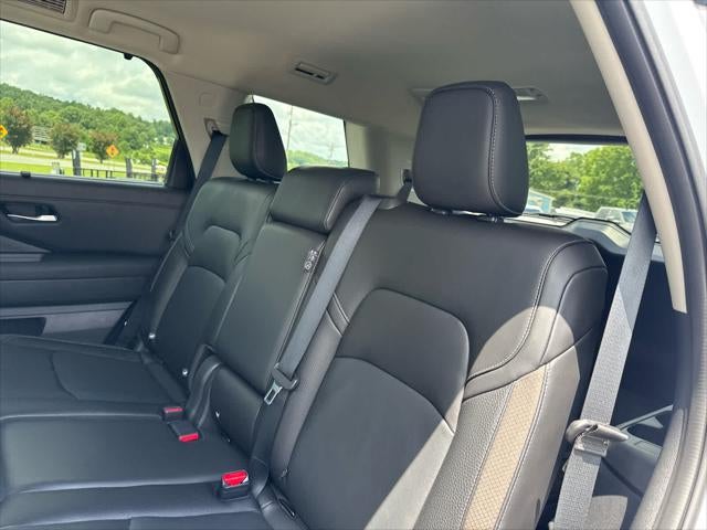 2025 Nissan Pathfinder SL FWD