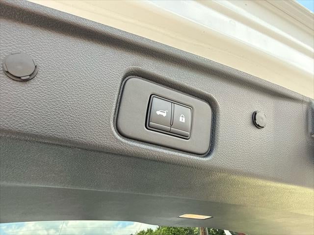 2025 Nissan Pathfinder SL FWD