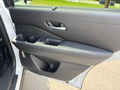 2025 Nissan Pathfinder SL FWD