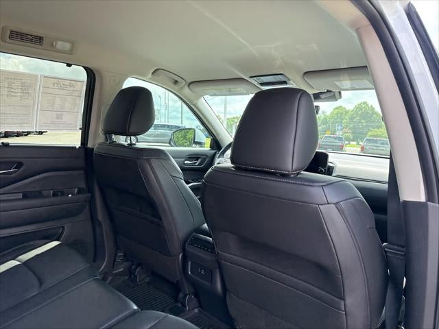 2025 Nissan Pathfinder SL FWD