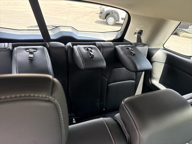 2025 Nissan Pathfinder SL FWD