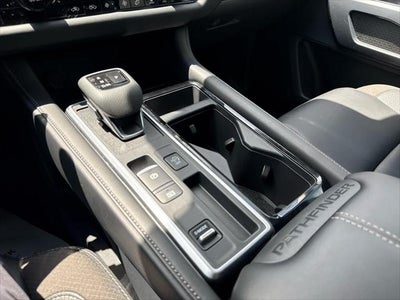 2025 Nissan Pathfinder SL FWD