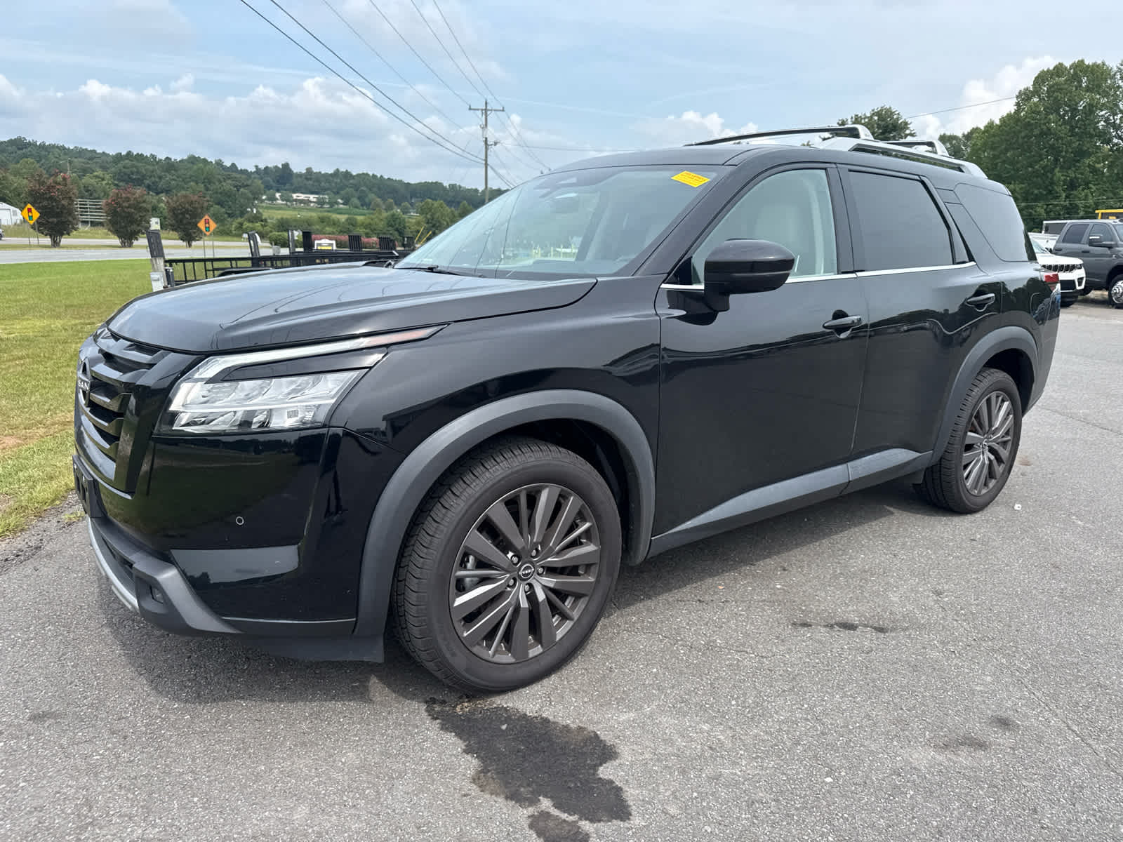 2023 Nissan Pathfinder SL 4WD