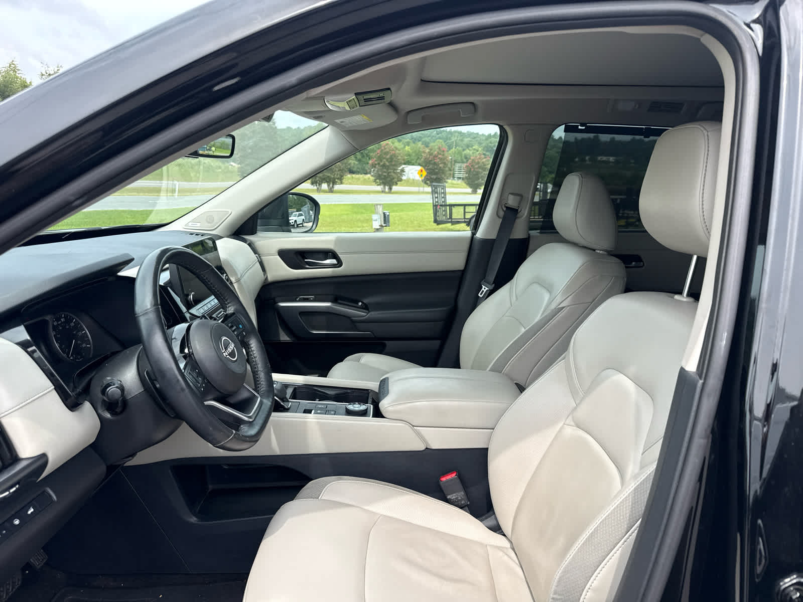 2023 Nissan Pathfinder SL 4WD