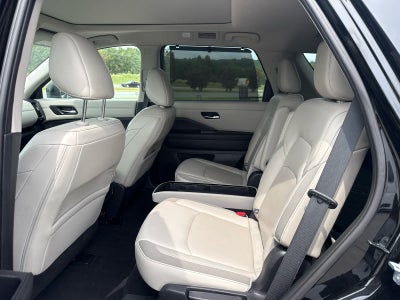 2023 Nissan Pathfinder SL 4WD