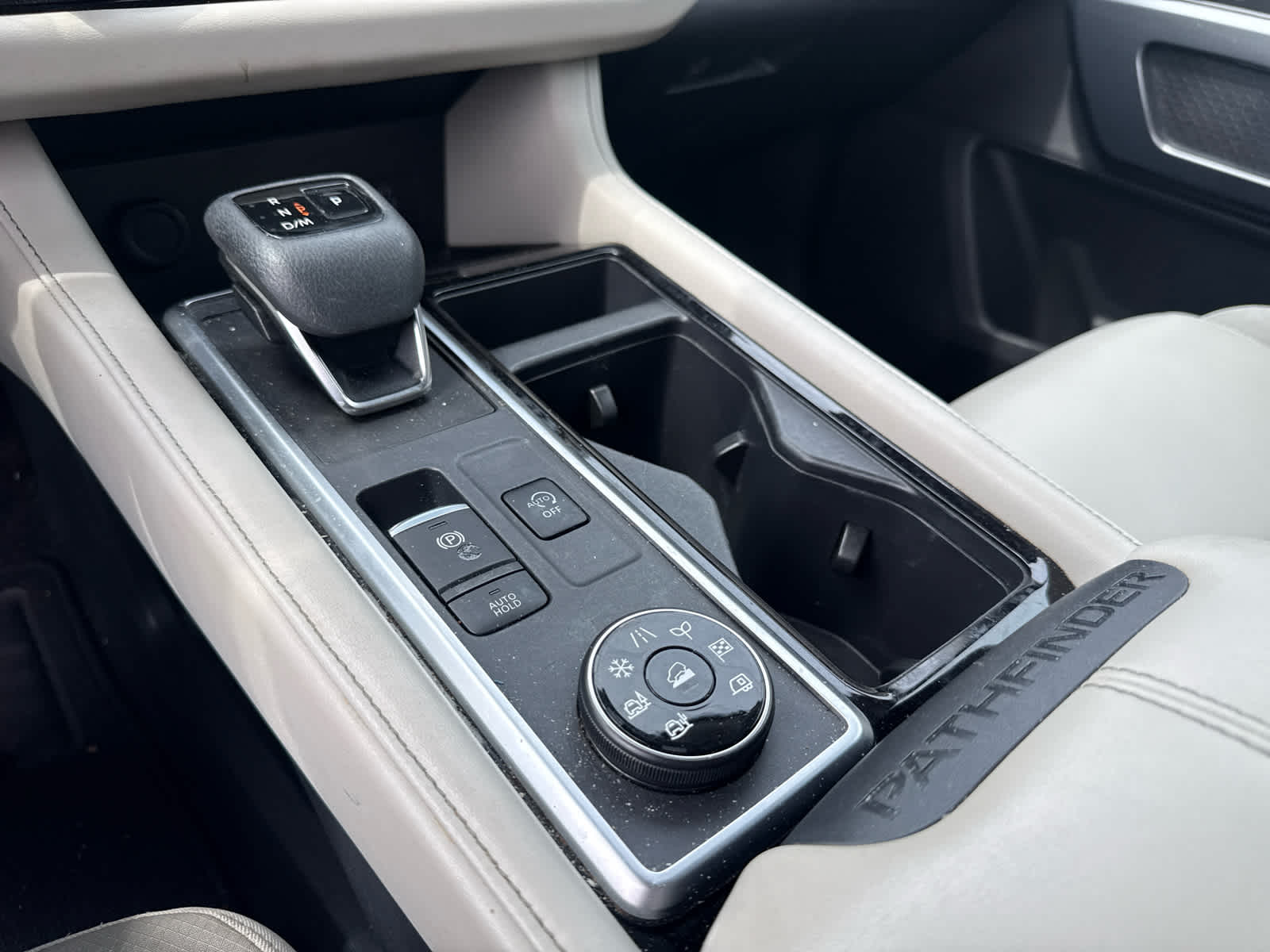 2023 Nissan Pathfinder SL 4WD
