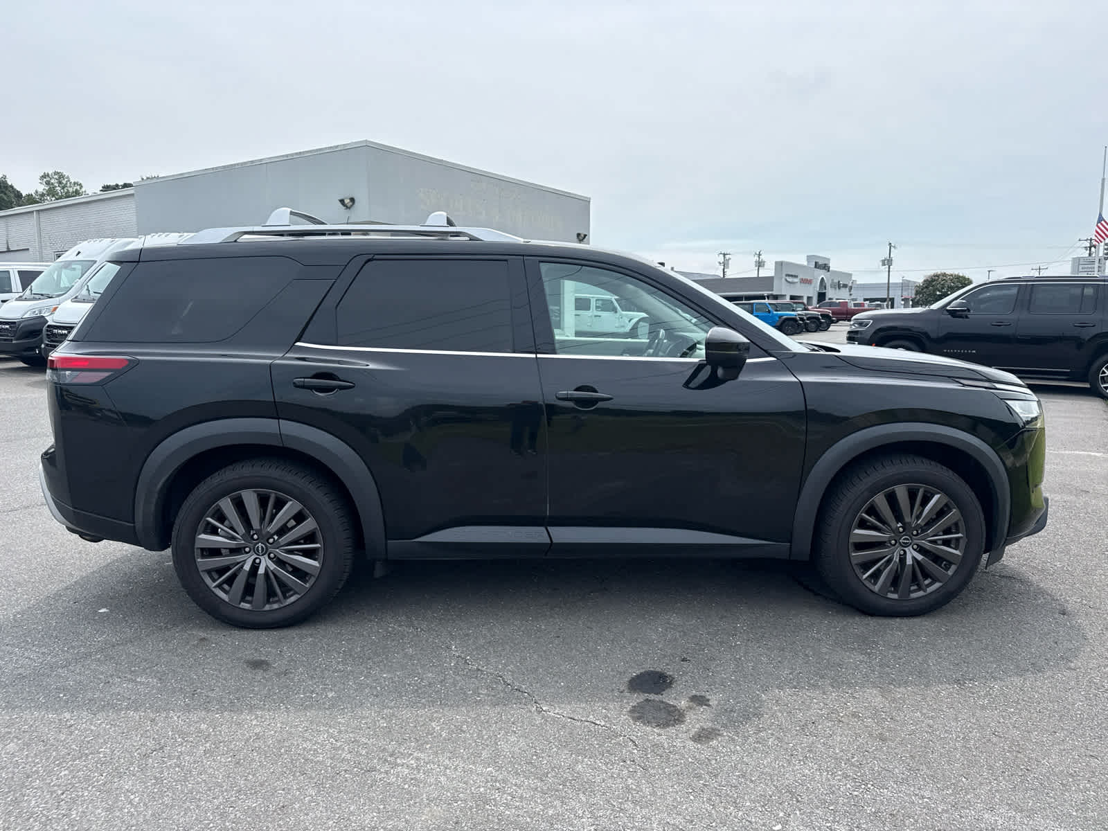 2023 Nissan Pathfinder SL 4WD