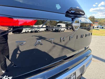 2023 Nissan Pathfinder SL 4WD
