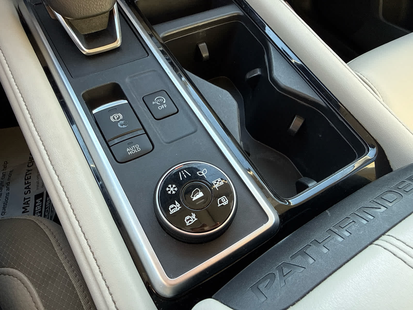 2023 Nissan Pathfinder SL 4WD