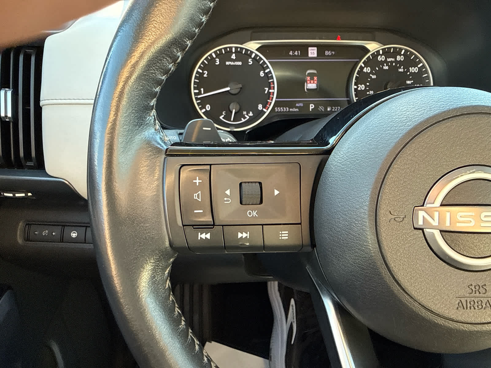 2023 Nissan Pathfinder SL 4WD