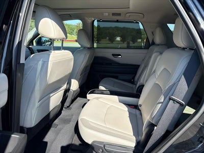 2023 Nissan Pathfinder SL 4WD