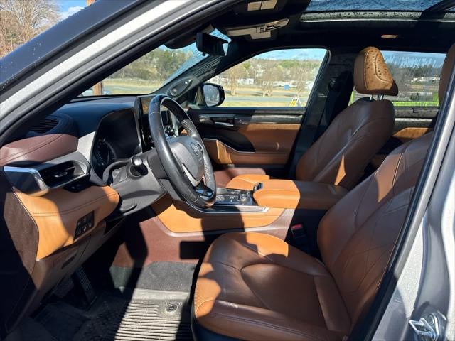 2022 Toyota Highlander Platinum