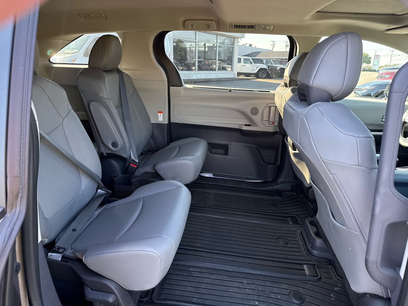 2023 Toyota Sienna XLE