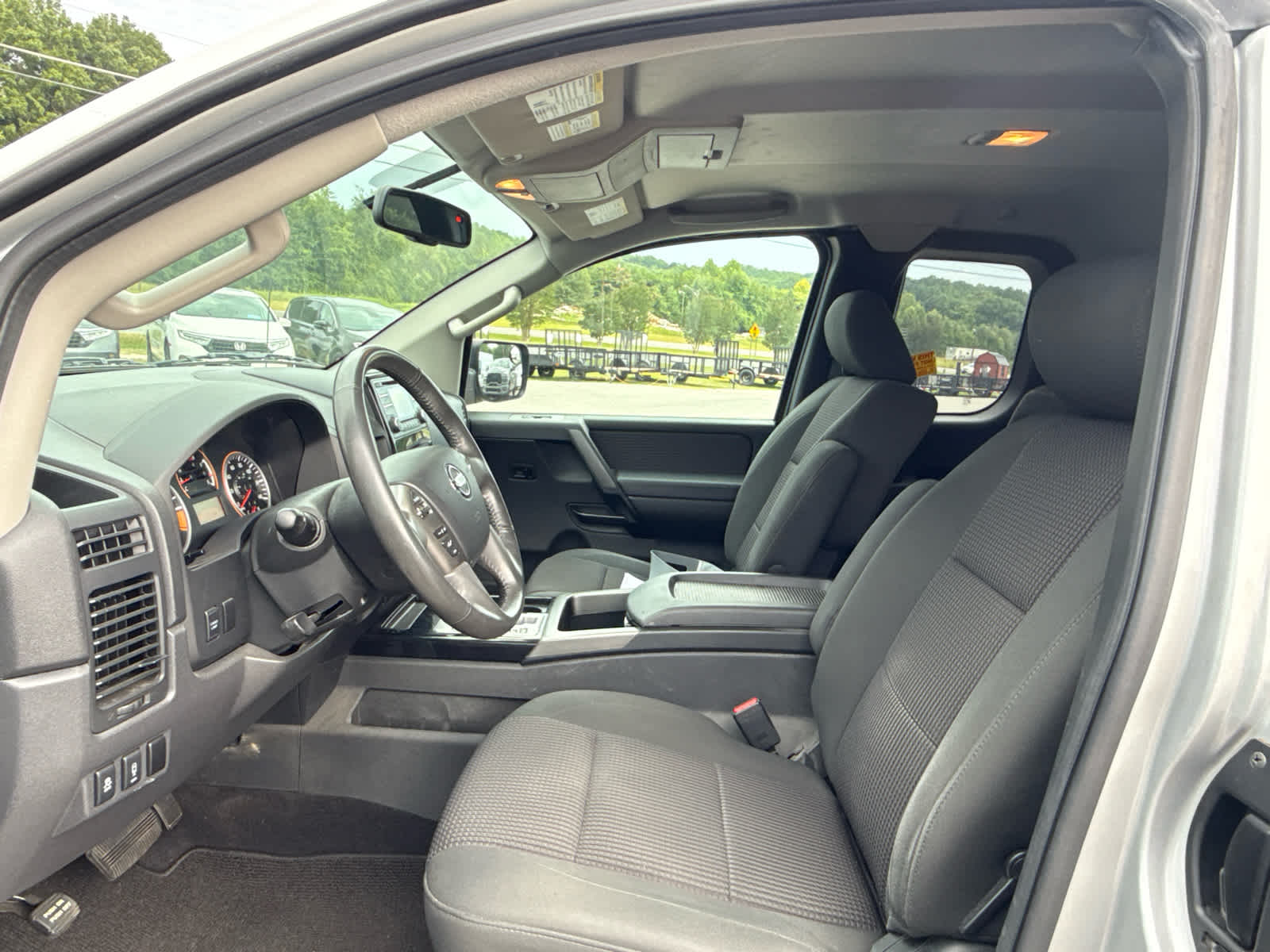 2014 Nissan Titan SV